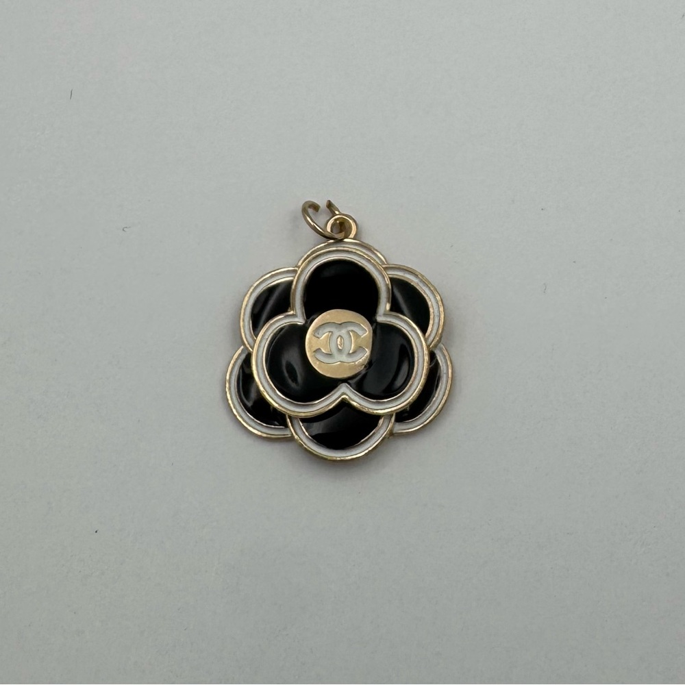 Chanel Camellia Zipper Pull
